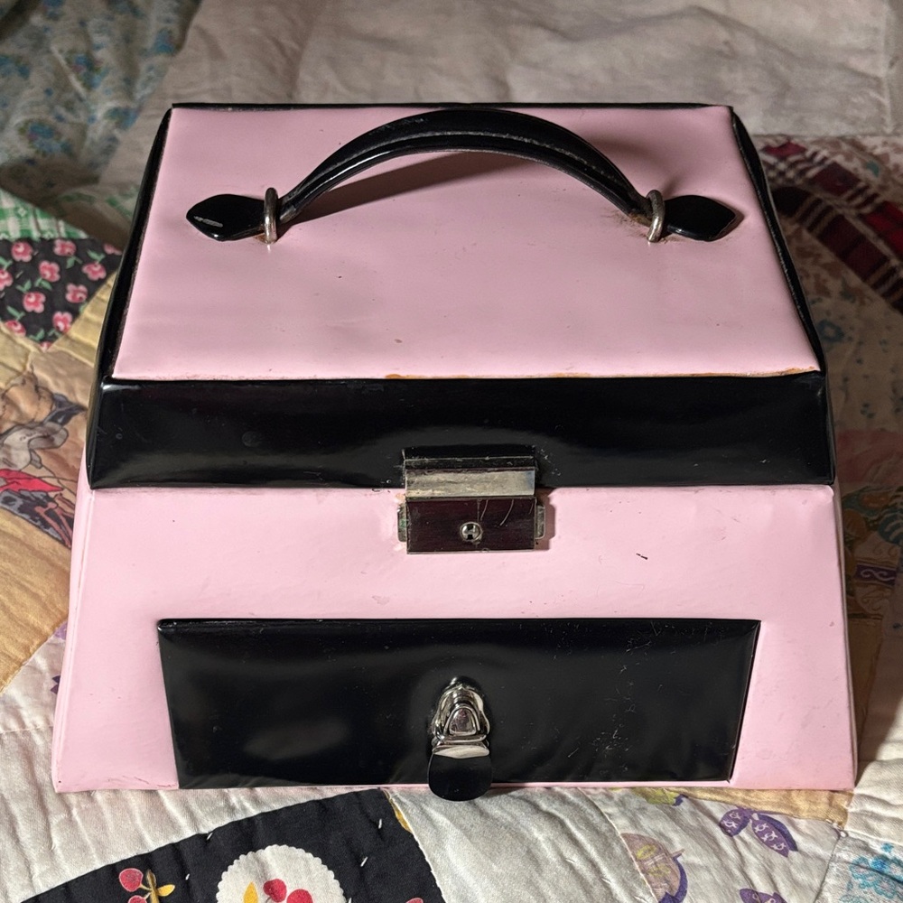 Pink and Black Vintage-Style Cosmetic Case with Top Handle